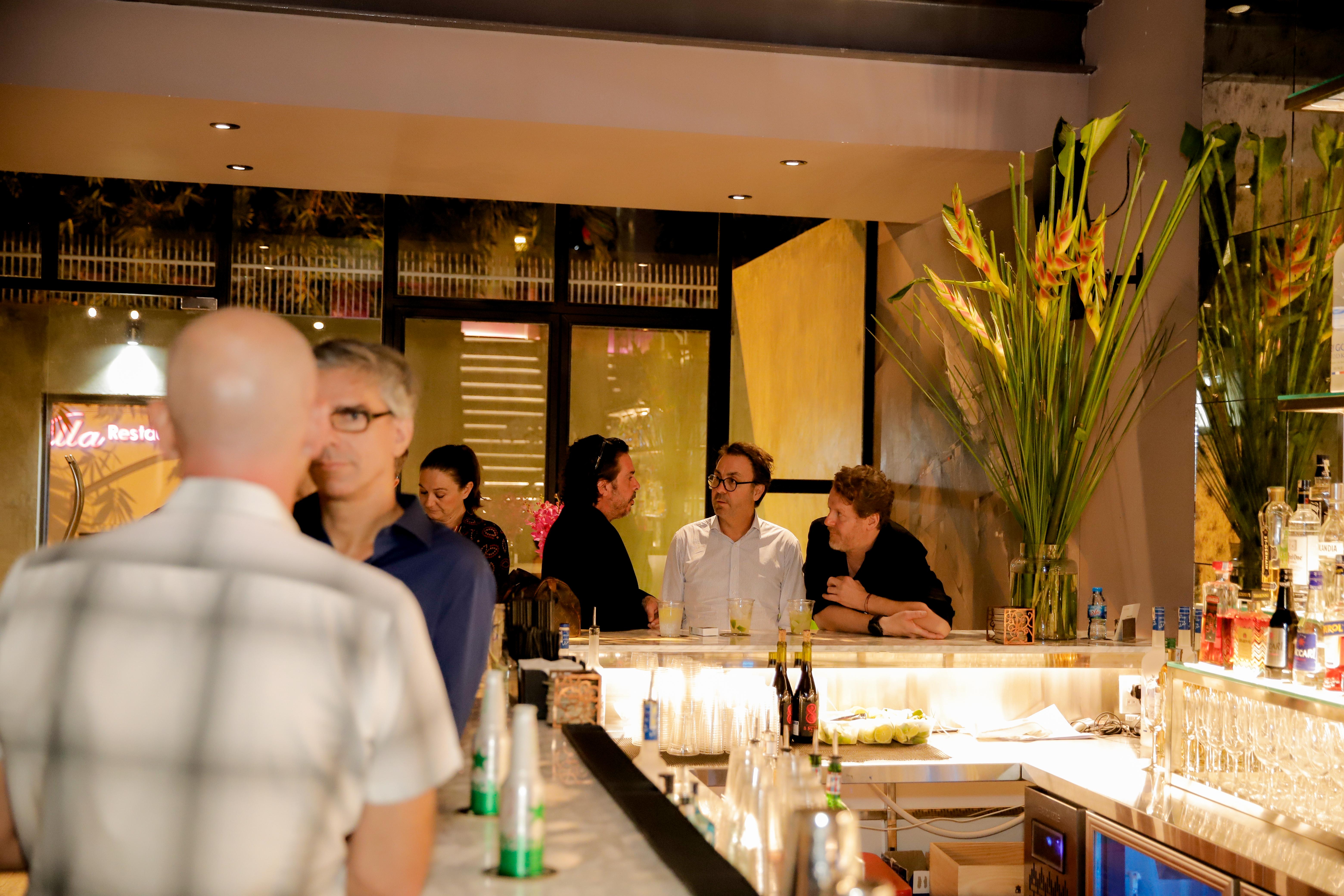 Q BAR SAIGON - CHILLING