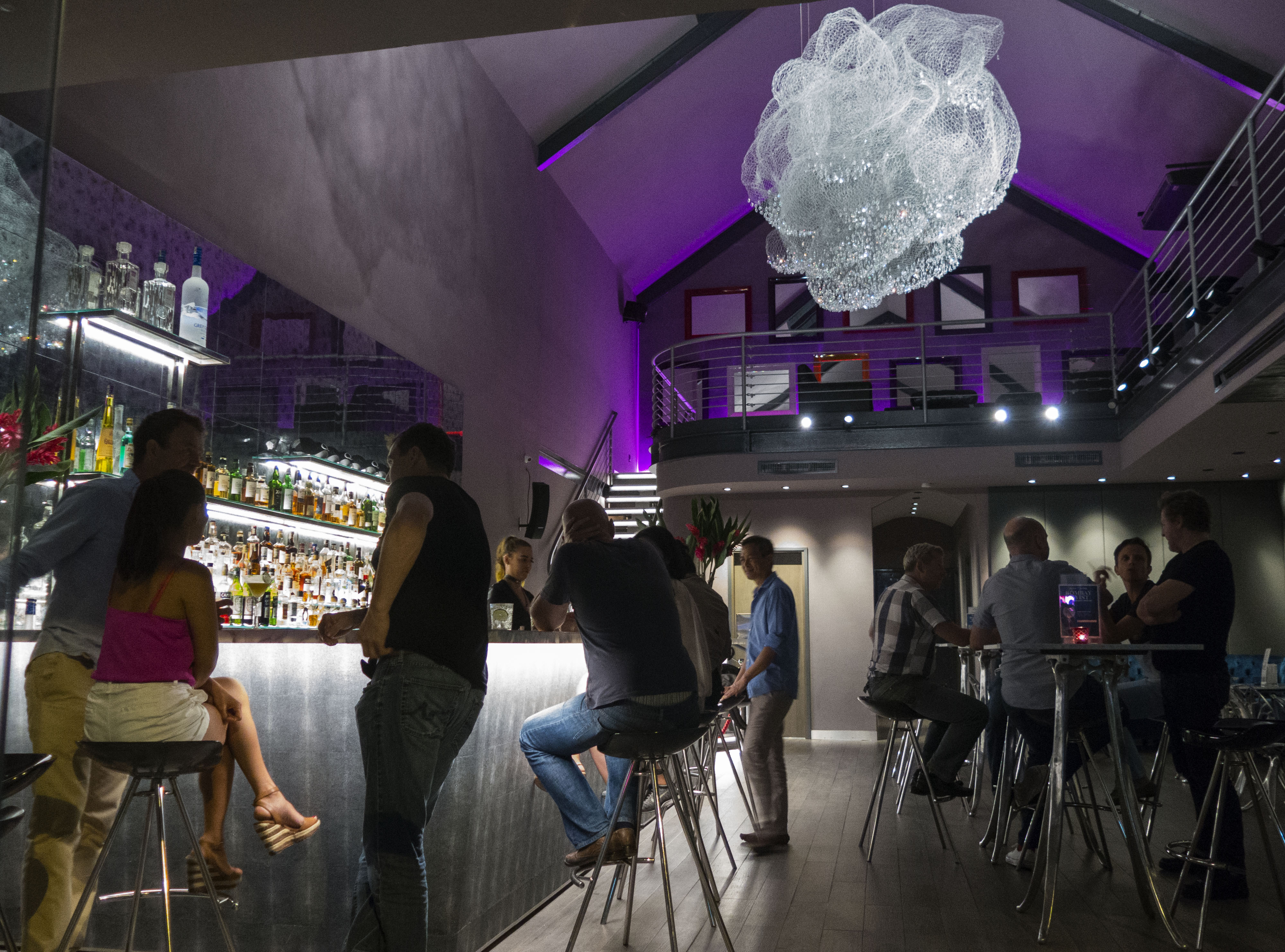 Q BAR SAIGON - RELAXED BAR