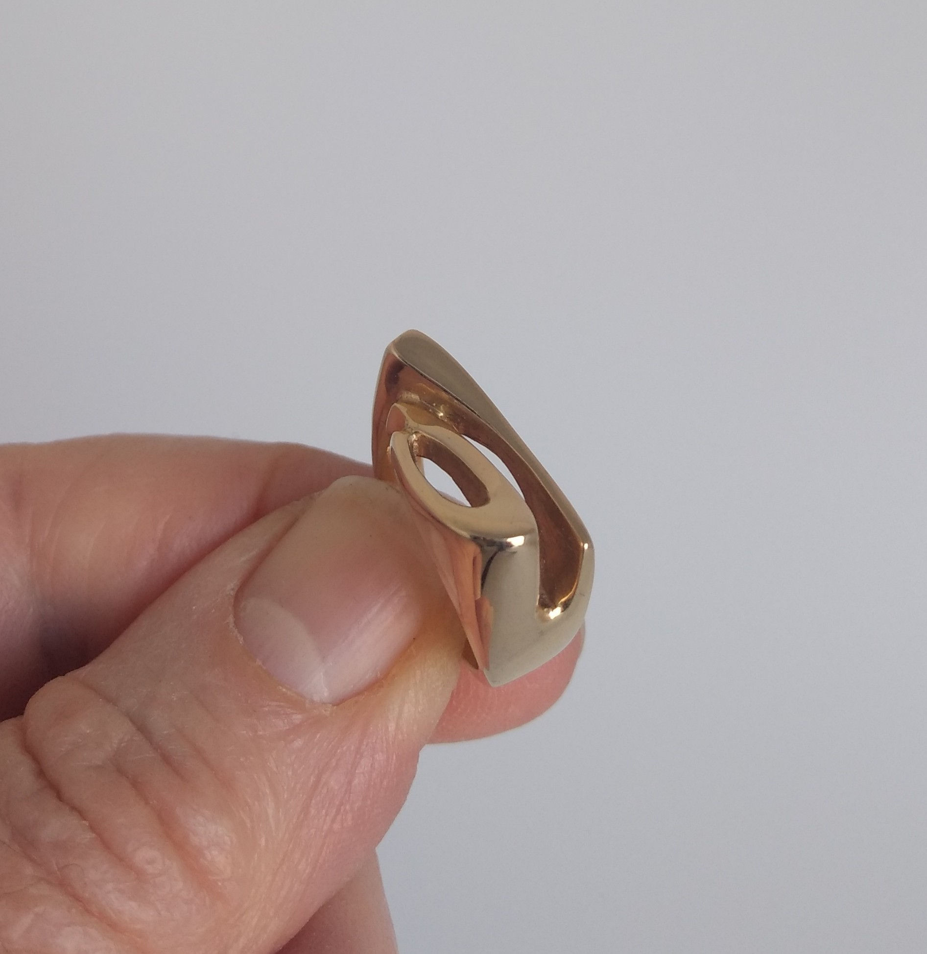 Ring sculptured yellow gold