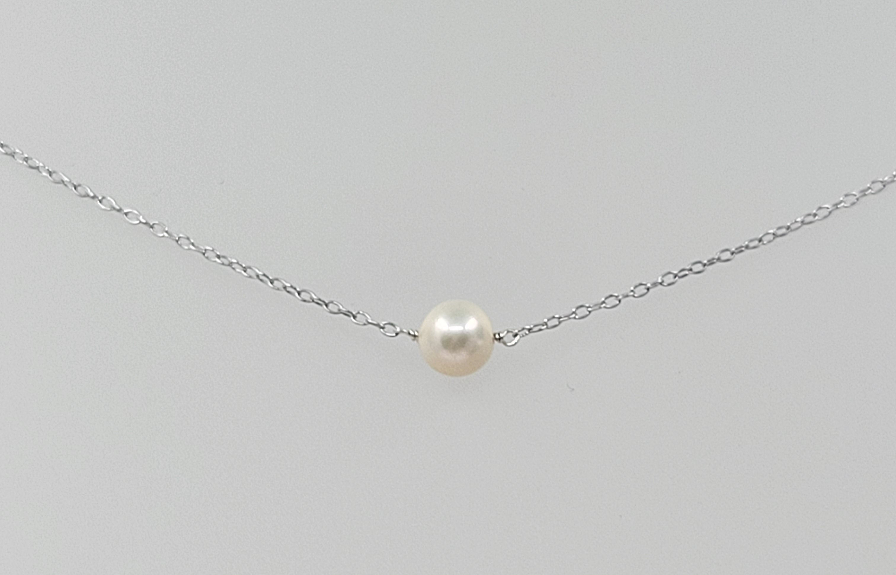 Fresh water pearl on sterling silver chain
