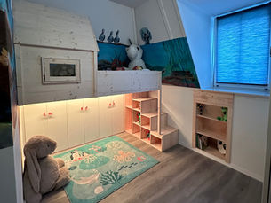 HOOGSLAPER EN INBOUWKASTEN KINDERKAMER