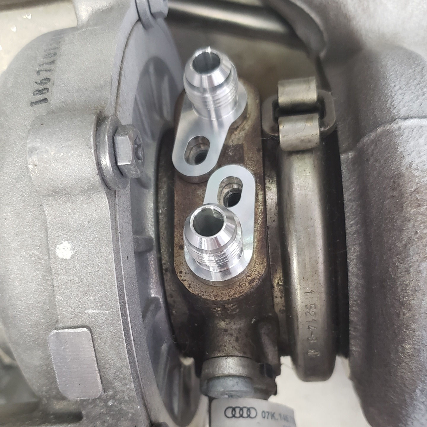 Turbo coolant fitting  TTRS RS3