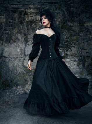 Shadows & Silhouettes: Crafting Iconic Looks with Gothic Corsetry