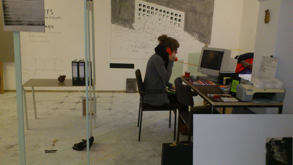 Mitarbeiterin am Arbeitsplatz
