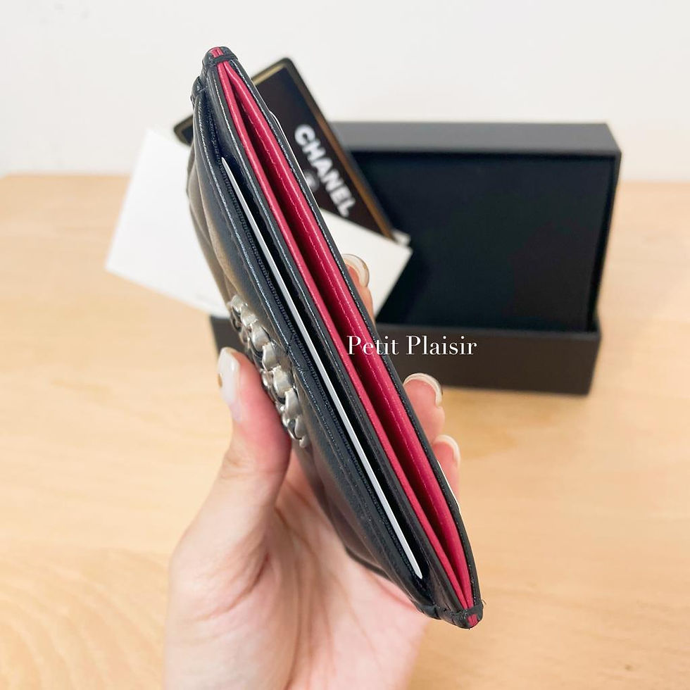 Thumbnail: Chanel 19 Cardholder