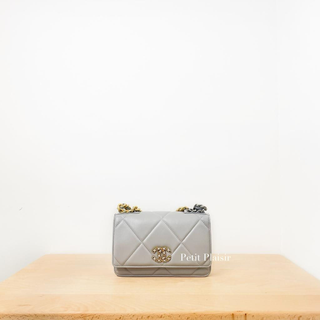 Chanel 19 Wallet On Chain