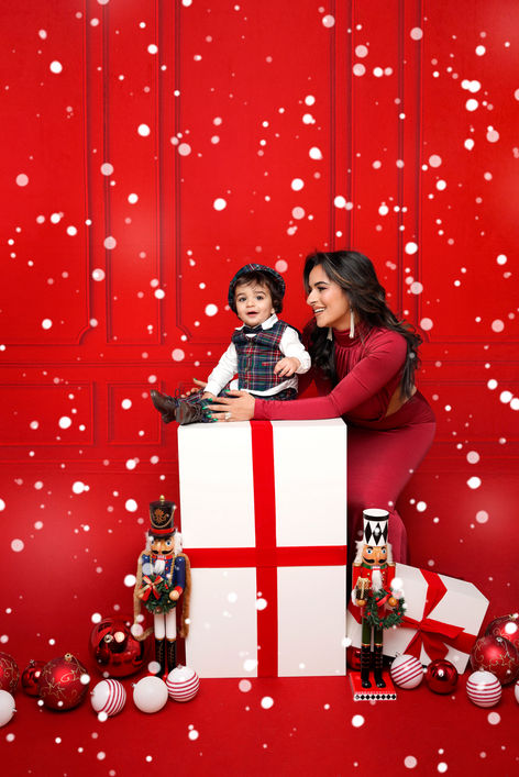 Christmas family photo session in Englewood NJ by Diane Levy Photography