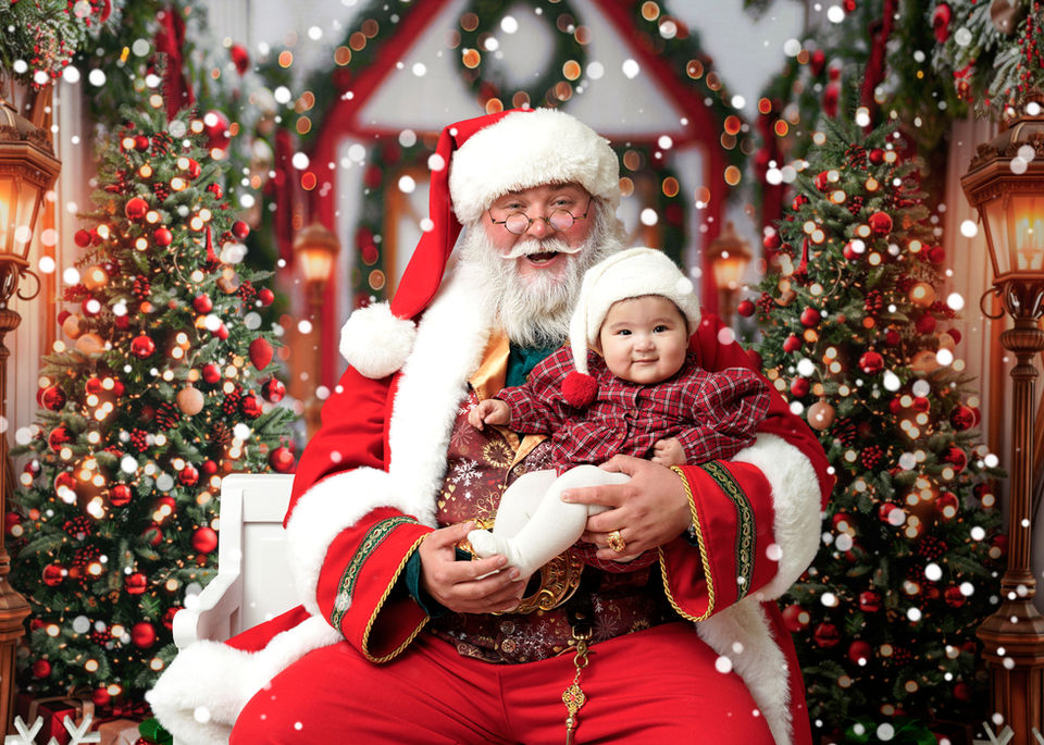 Christmas family photo session in Englewood NJ by Diane Levy Photography