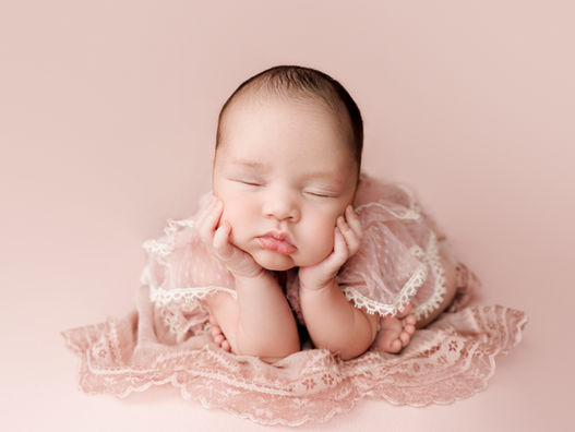 Professional newborn photography by Diane Levy Photography serving New Jersey, New York, Philadelphia, and Connecticut.