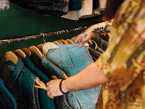 Top 10 Tips to Curate a Bold Retro Wardrobe with Unique Vintage Pieces