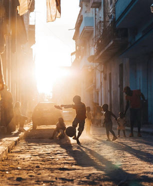Photo Analysis: A Cuban Street