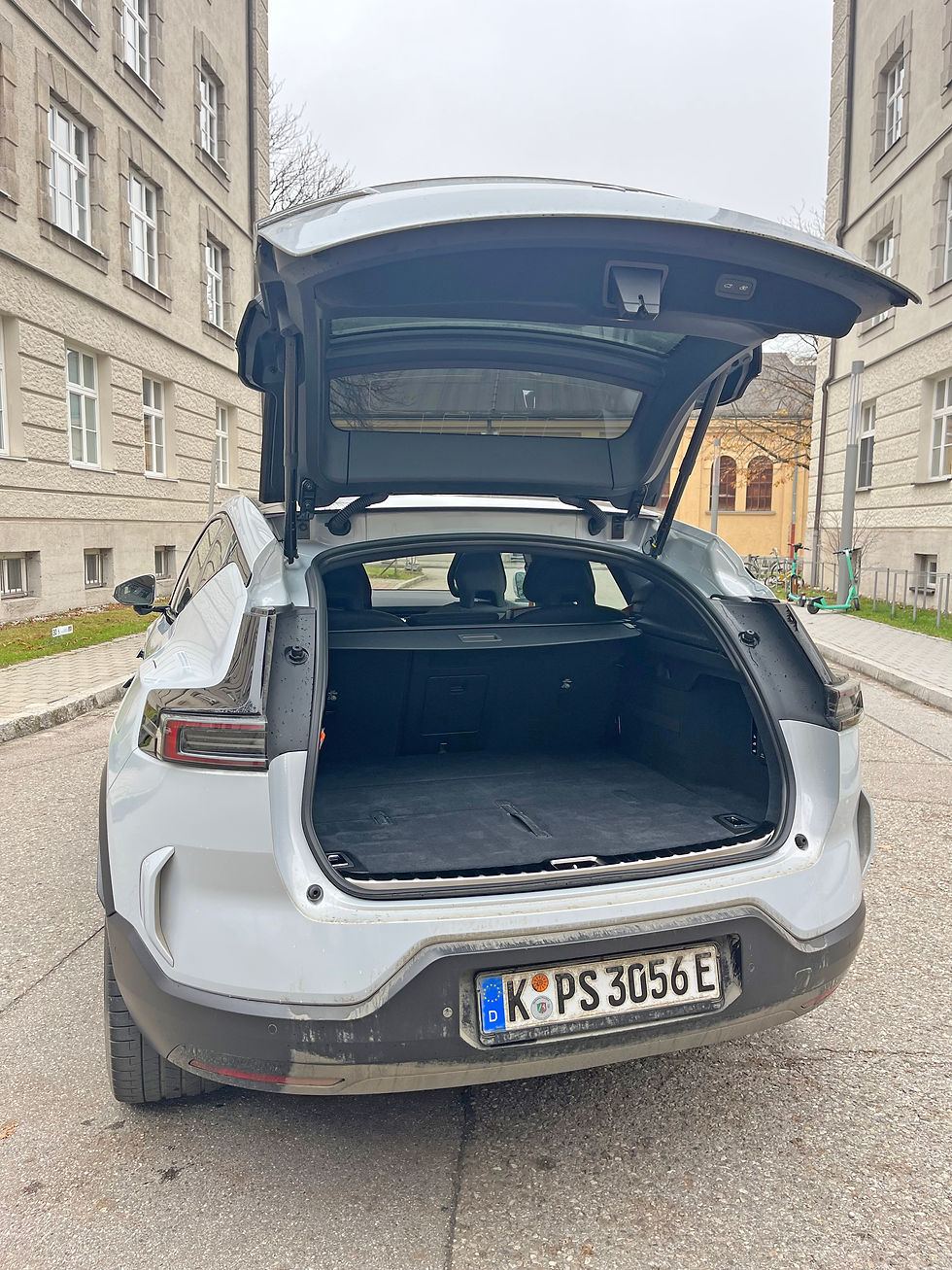 Crossover mit Volumen - Die Seitenpartie des SUV setzt sportliche Akzente. Bis zu 1.411 Liter fasst der Laderaum – wenn die Rücksitze umgeklappt sind.