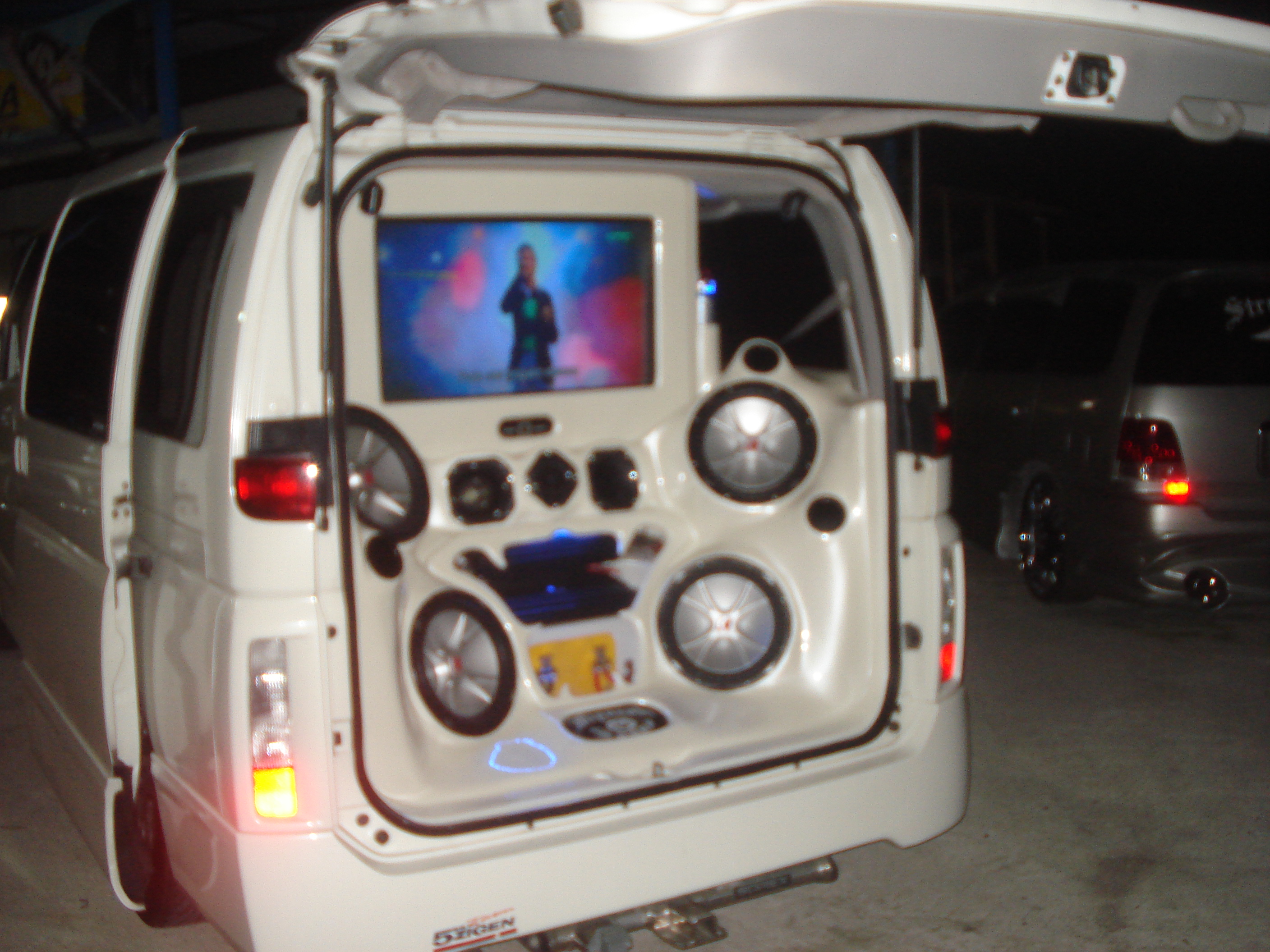 Nissan Elgrand detail
