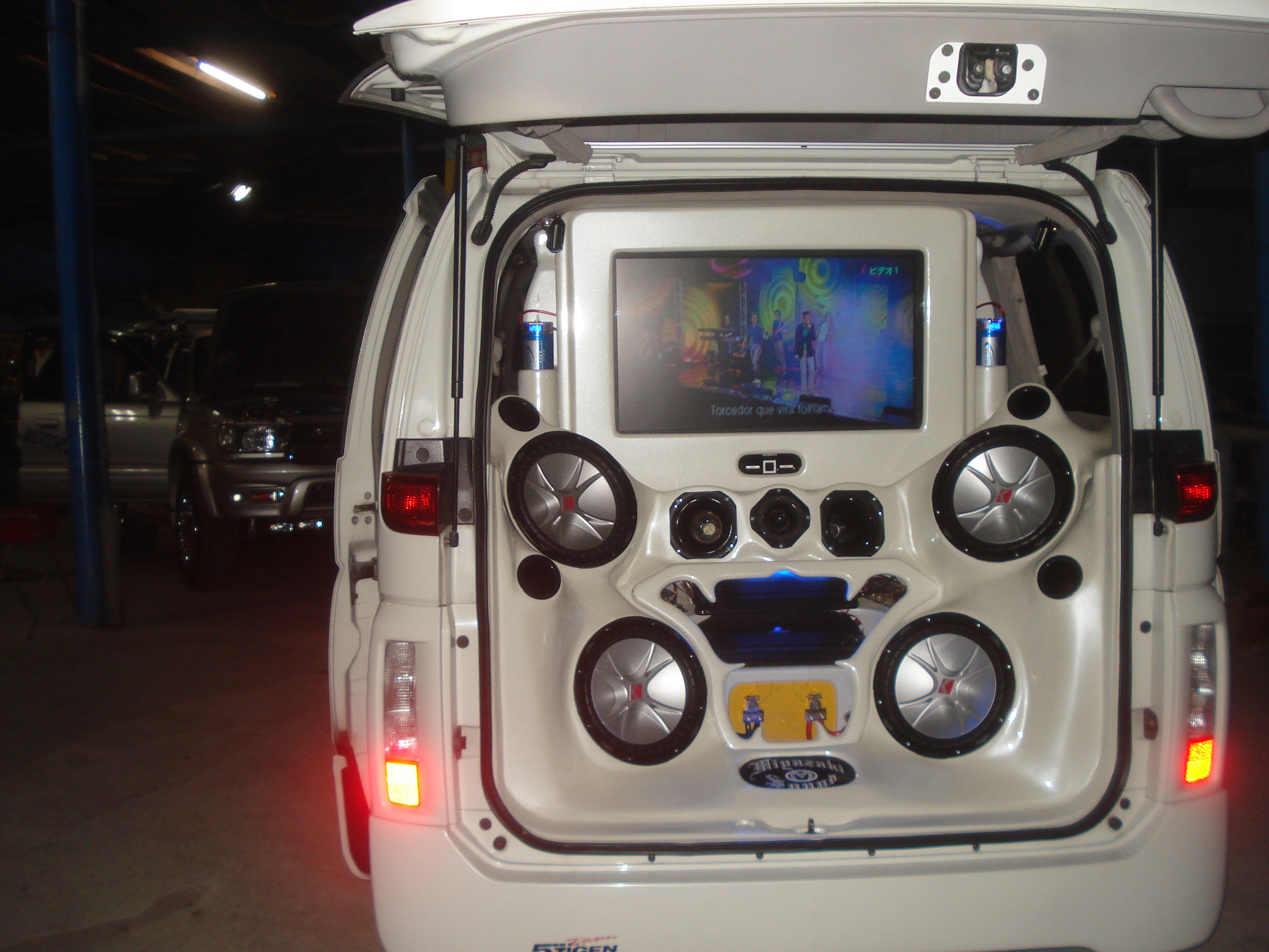 Nissan Elgrand customization