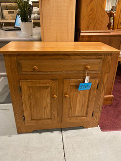 MEDIUM OAK DOUBLE DOOR CABINET