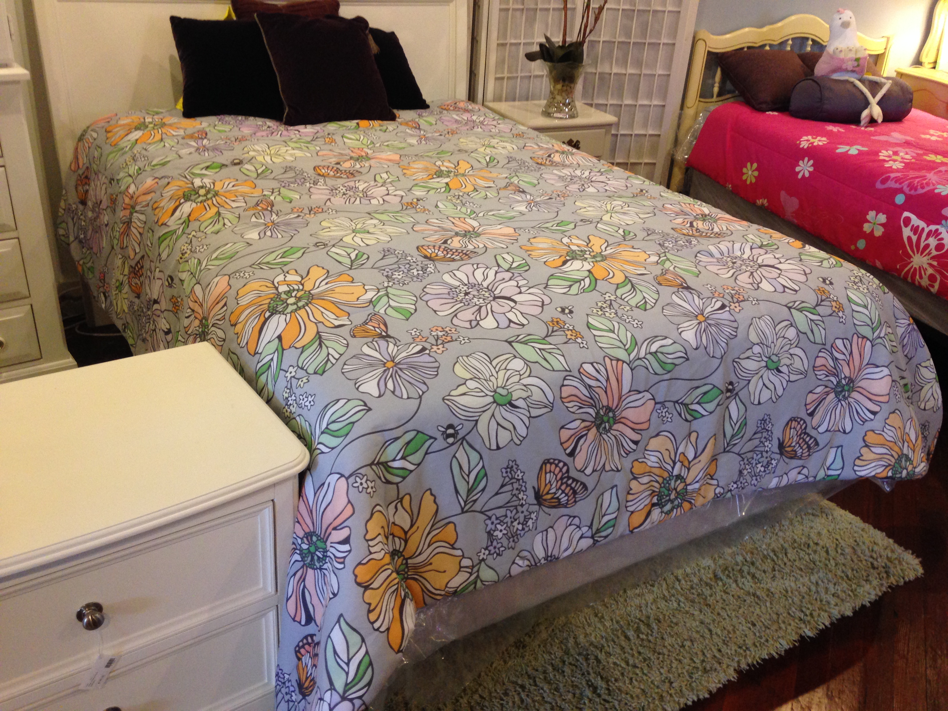 COMFORTERS & BEDDING SETS