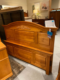 BASSETT PINE FINISH QUEEN BED