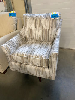 WHITE PATTERN SWIVEL CHAIR