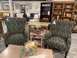 BLACK LEAF PATTERN ACCENT CHAIR