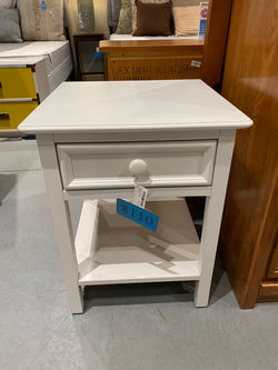 WHITE 1 DRAWER NIGHTSTAND