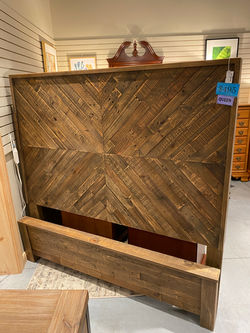 RUSTIC WOOD QUEEN BED W/RAILS