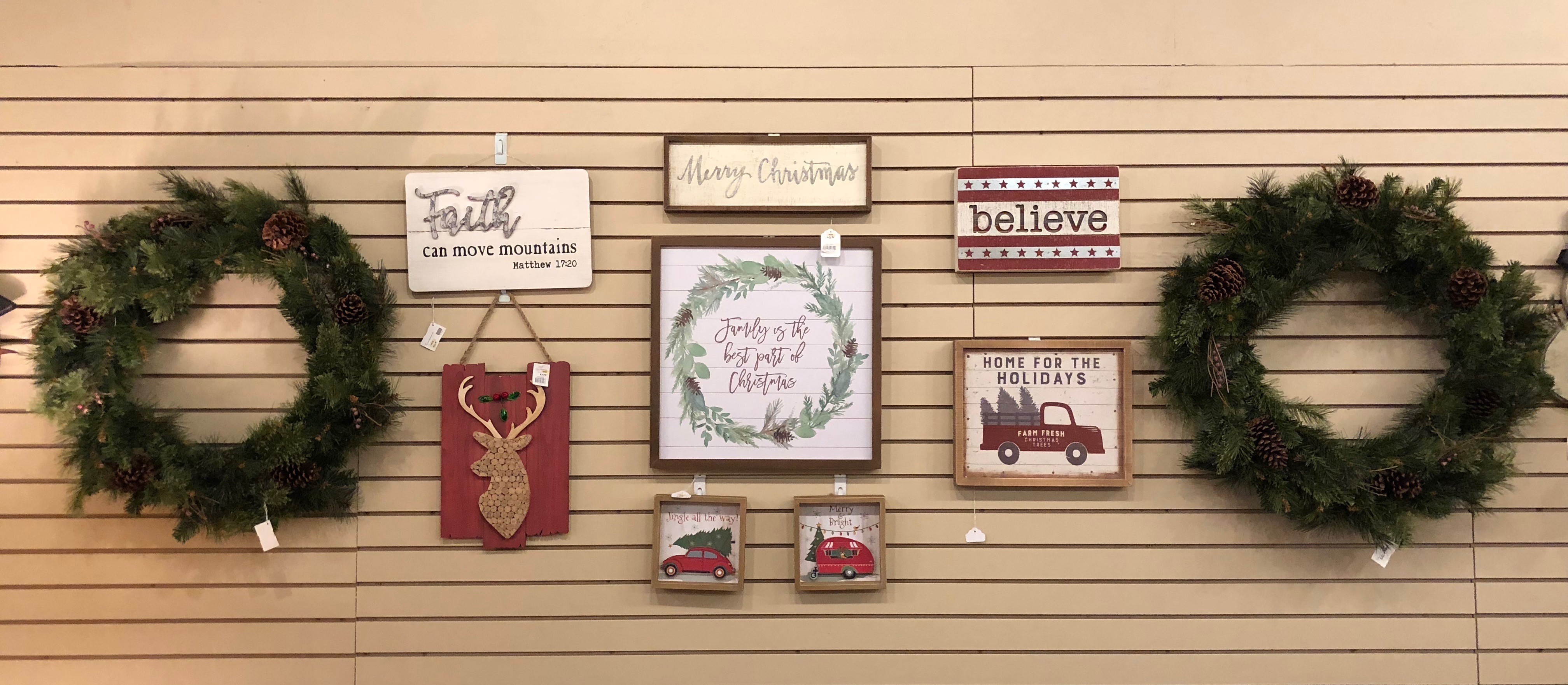 HOLIDAY WALL DECOR
