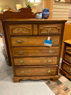 OAK FINISH CHEST OF DRAWERS