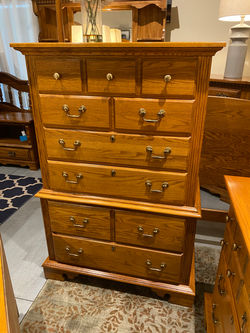 OAK CHEST OF DRAWERS