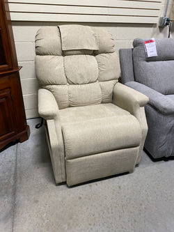 TAN TUFTED LIFT CHAIR