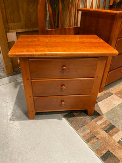 MEDIUM CHERRY NIGHTSTAND