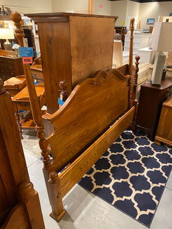 OAK KING BED W/ RAILS
