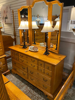 OAK DRESSER W/ TRI-FOLD MIRRIR