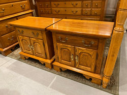 OAK NIGHTSTAND