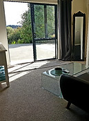 Waiuku accommodation The Roost Bed and Breakfast Hotel Executive Suite two parking view.jp