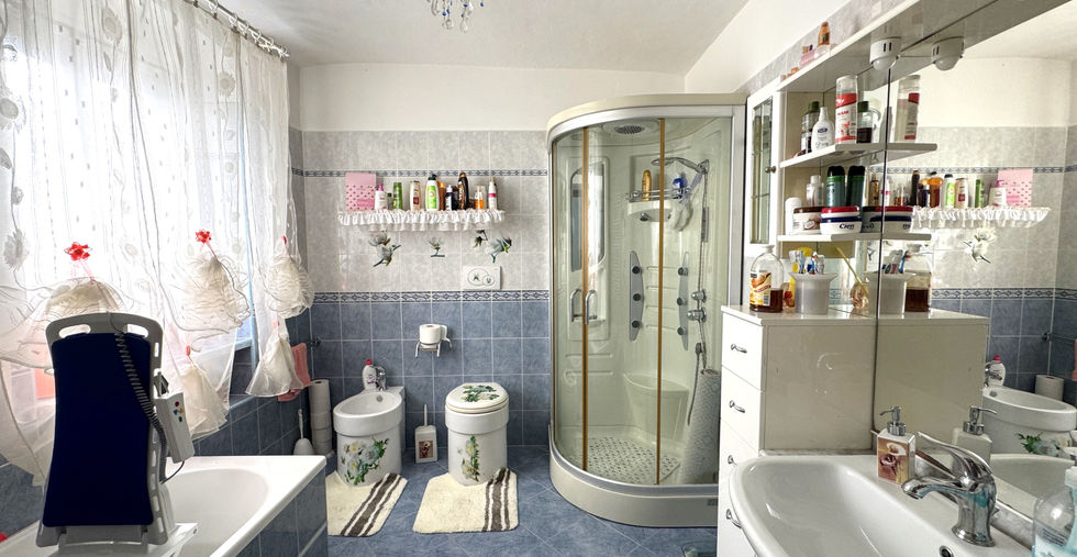 bagno con vasca e doccia - susa appartamento vendita