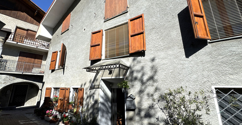 Facciata esterna della proprietà composta da due appartamenti