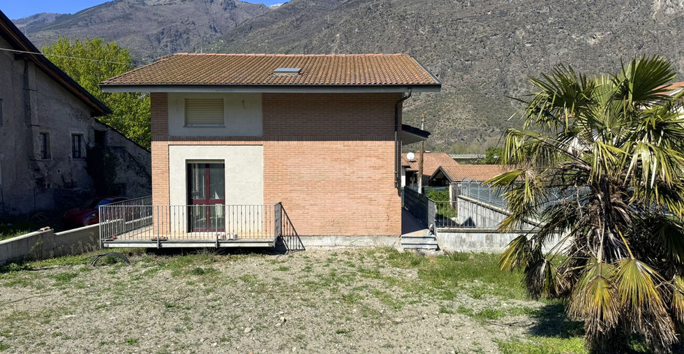 Vista frontale della villetta