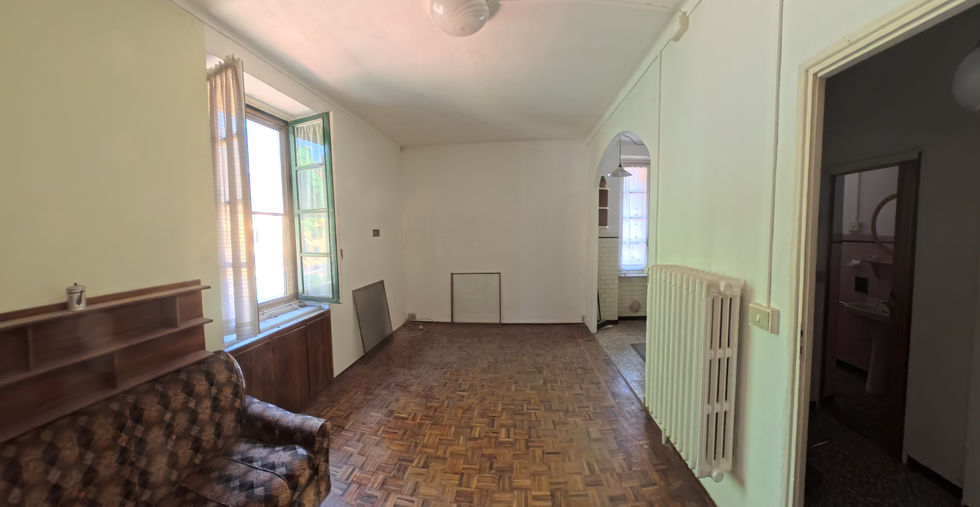 Soggiorno con pavimenti originali – appartamento da ristrutturare Susa