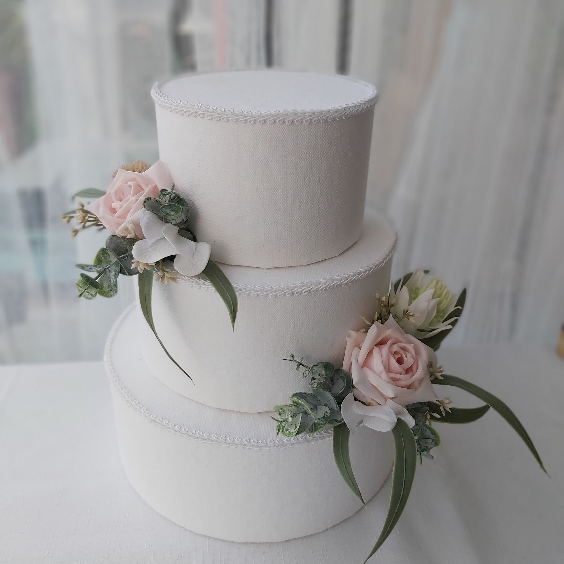 DIY wedding cake flowers!