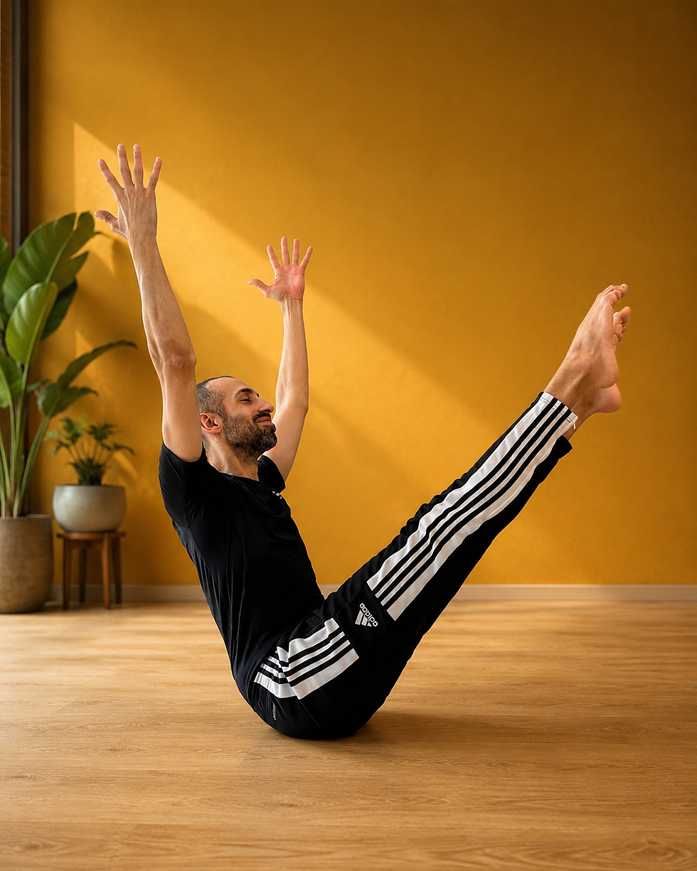 Giovanni Passalacqua durante un esercizio di Pilates Matwork a Bologna
