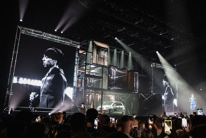 Central Cee Can't Rush Greatness Tour – arena stage with black-and-white screens, Unreal Engine design