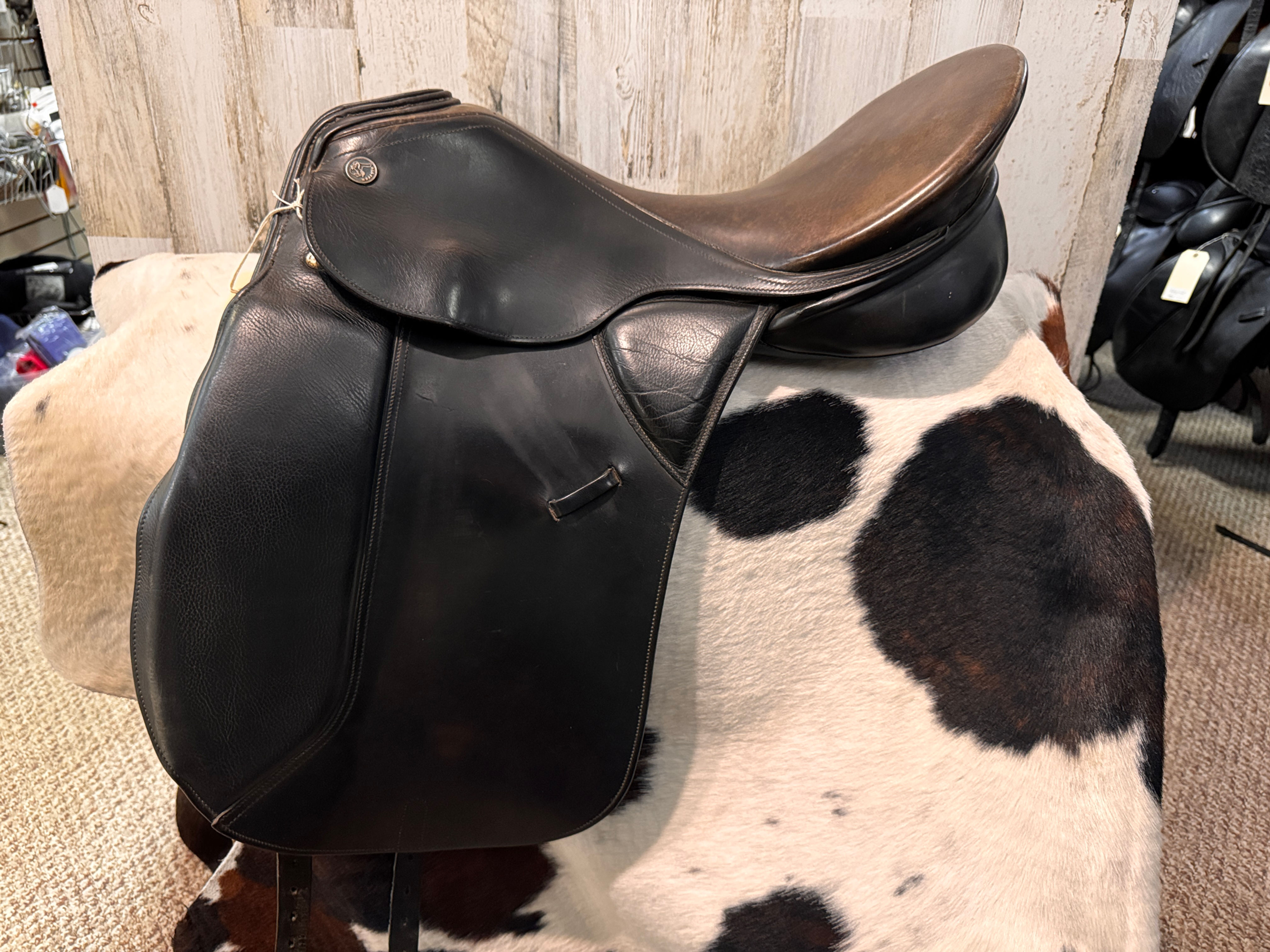 17.5" Kieffer Wein DL Dressage Saddle #157U6D