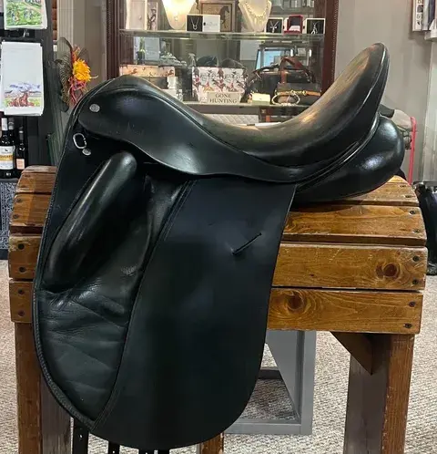 17.5" County Wolfgang Solo Dressage Saddle #YSBA8K