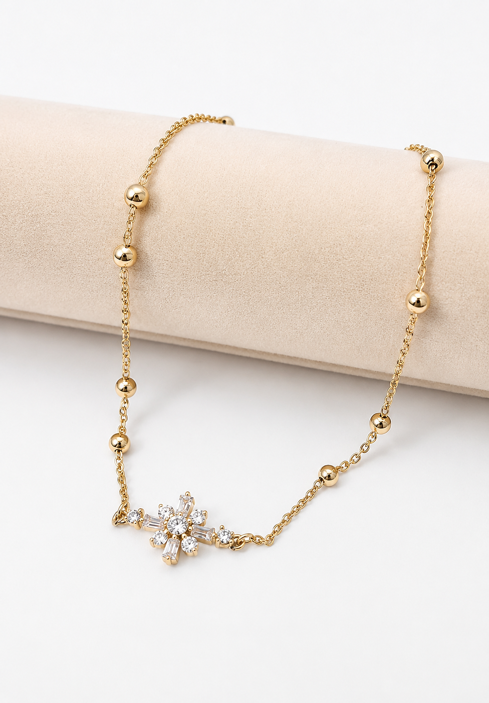 Thumbnail: Close-up of Xuping snowflake anklet with brilliant cubic zirconia stones and gold finish.