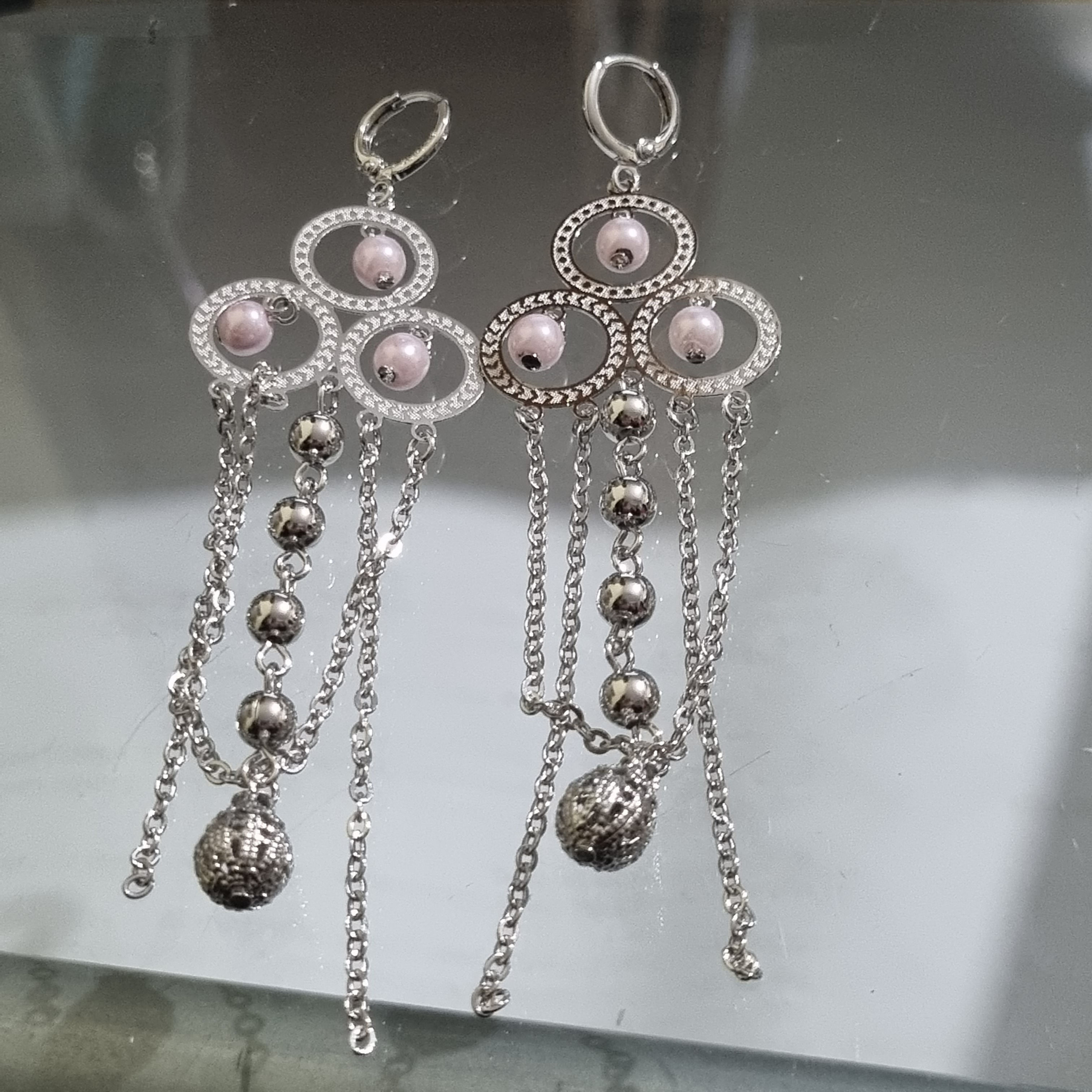 Earrings spring hinge.hoops pink.silver color 