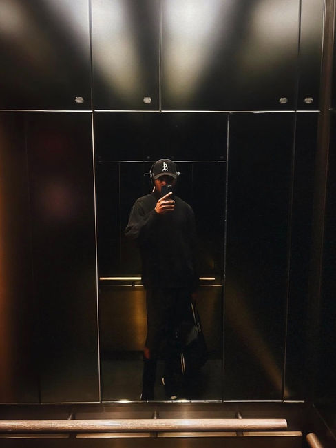 dotdotdot corduroy hat in the elevator