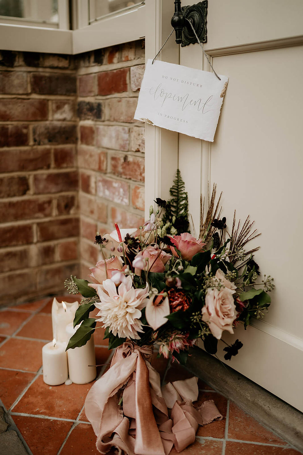 Autumnal bridal bouquet next to a do not disturb elopement sign