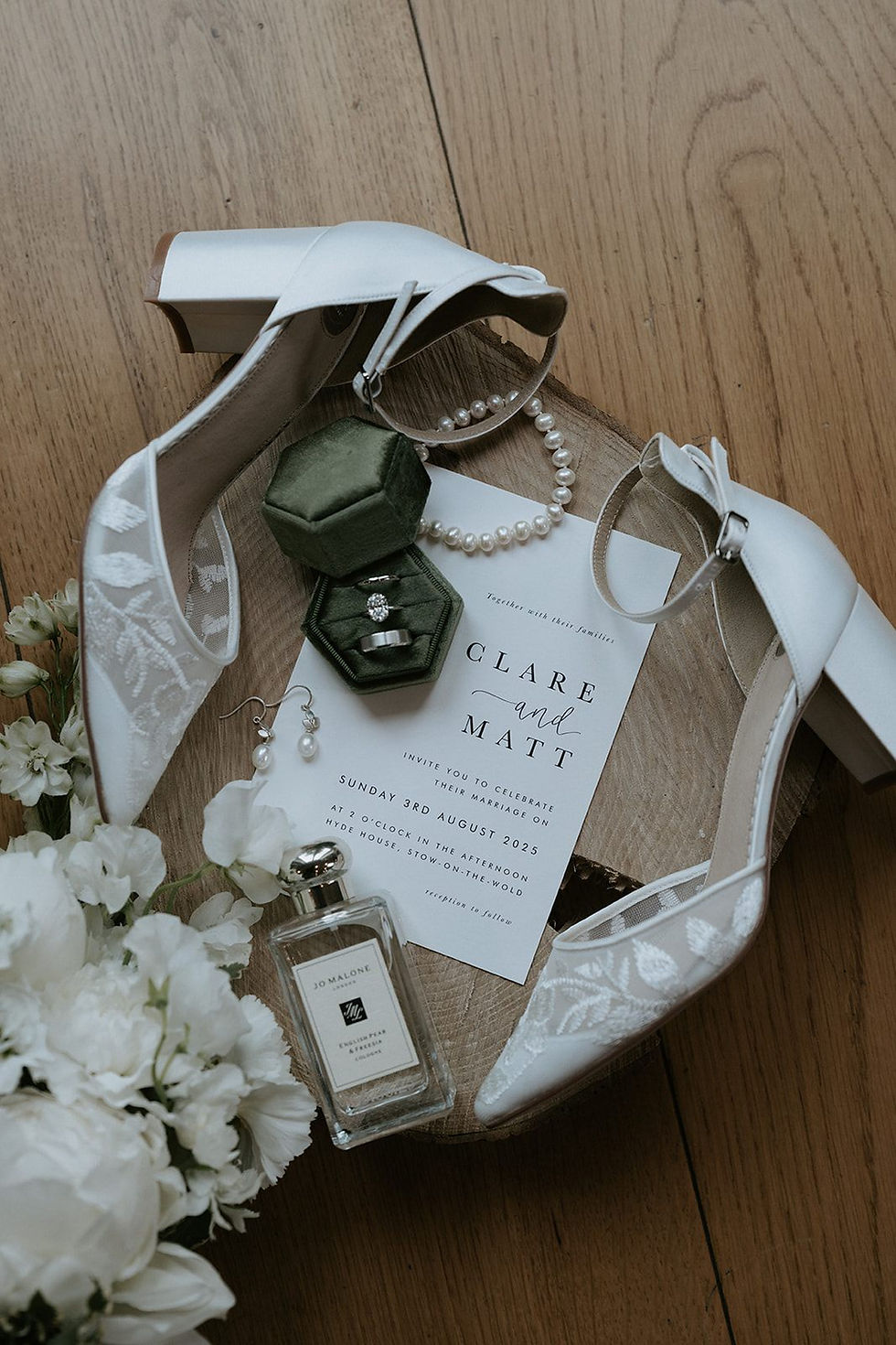 CLASSIC TIMELESS HYDE HOUSE SUMMER WEDDING