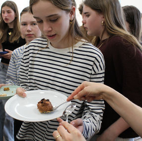 Leerlingen van 2KTA/B koken als Romeinen