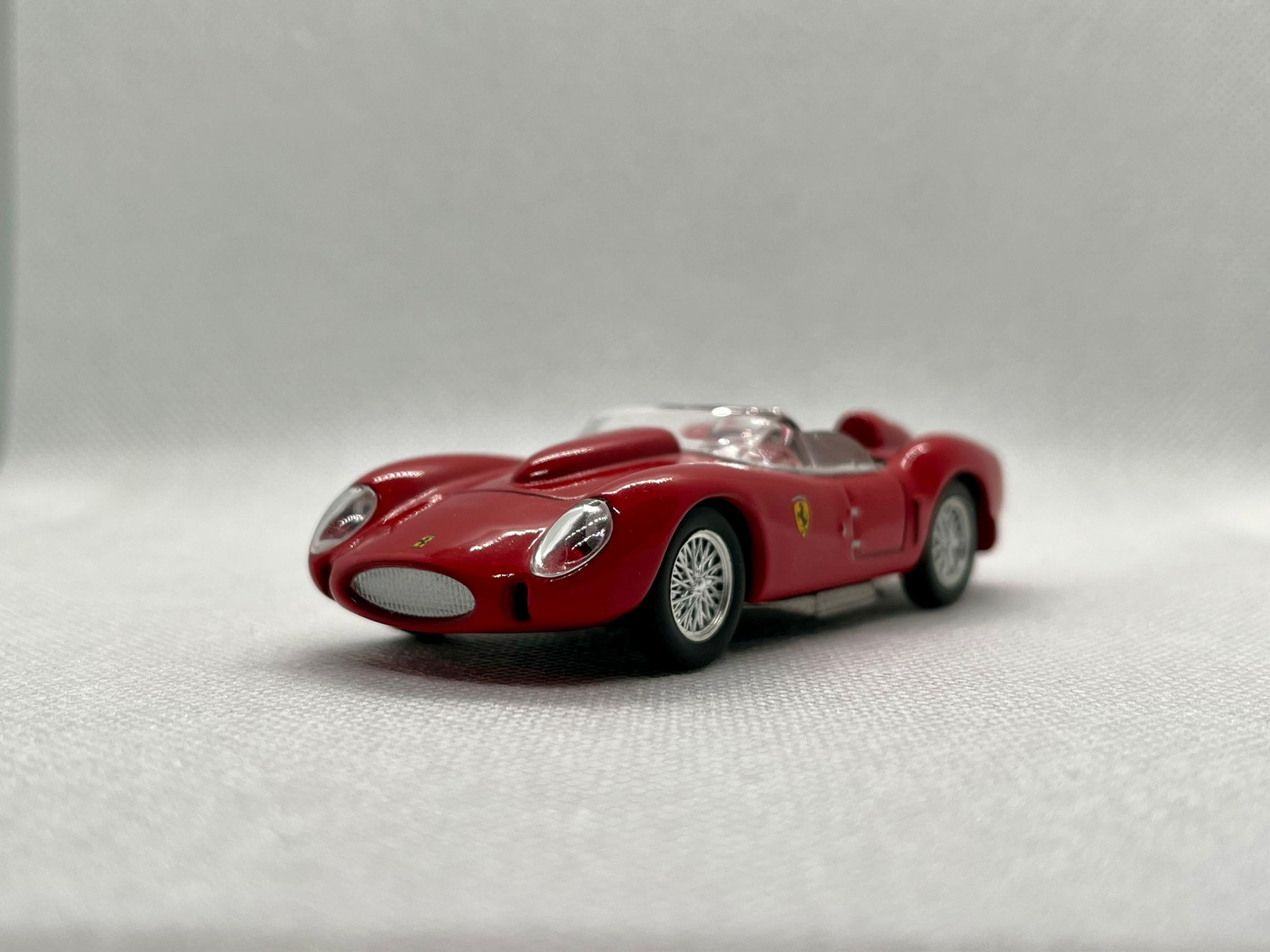 1958 - Ferrari 250 Testa Rossa (1).jpg